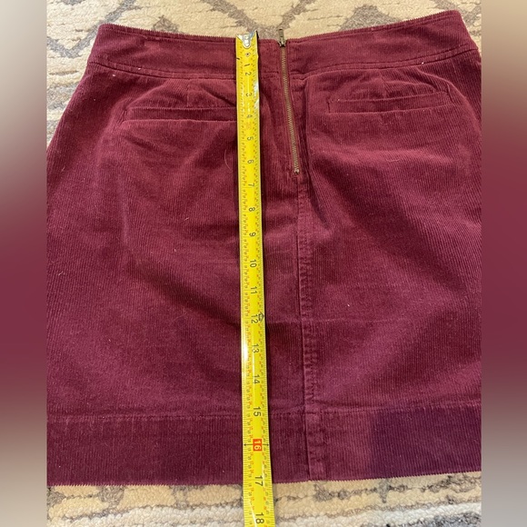 Loft corduroy skirt, burgundy colored with working pockets. - Picture 8 of 8